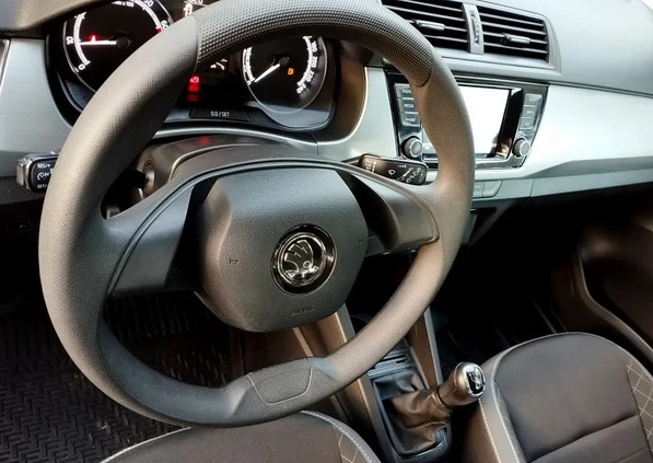 Skoda Fabia cena 29900 przebieg: 167000, rok produkcji 2020 z Brześć Kujawski małe 211